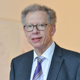 Prof. Dr. Roland Sturm